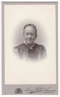 Theresia Destouches, geb. Schleich (nach 1902)